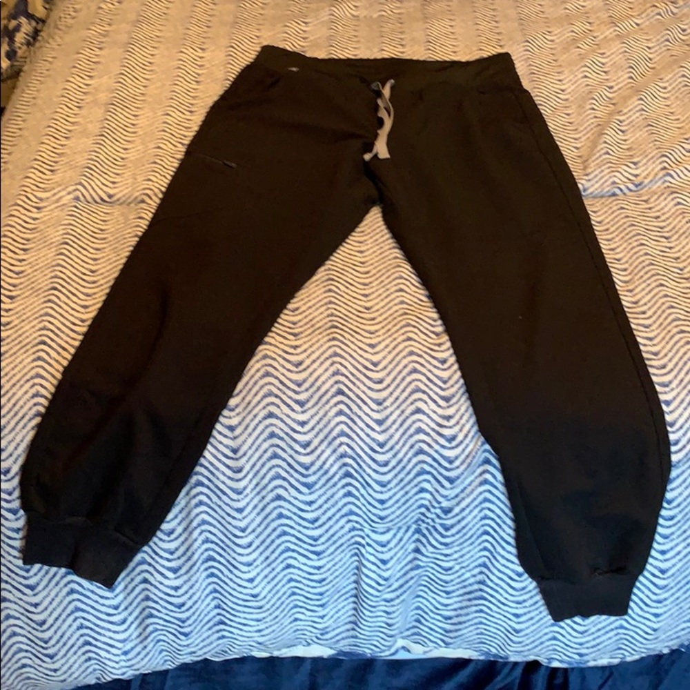 Figs black scrub pant joggers in black